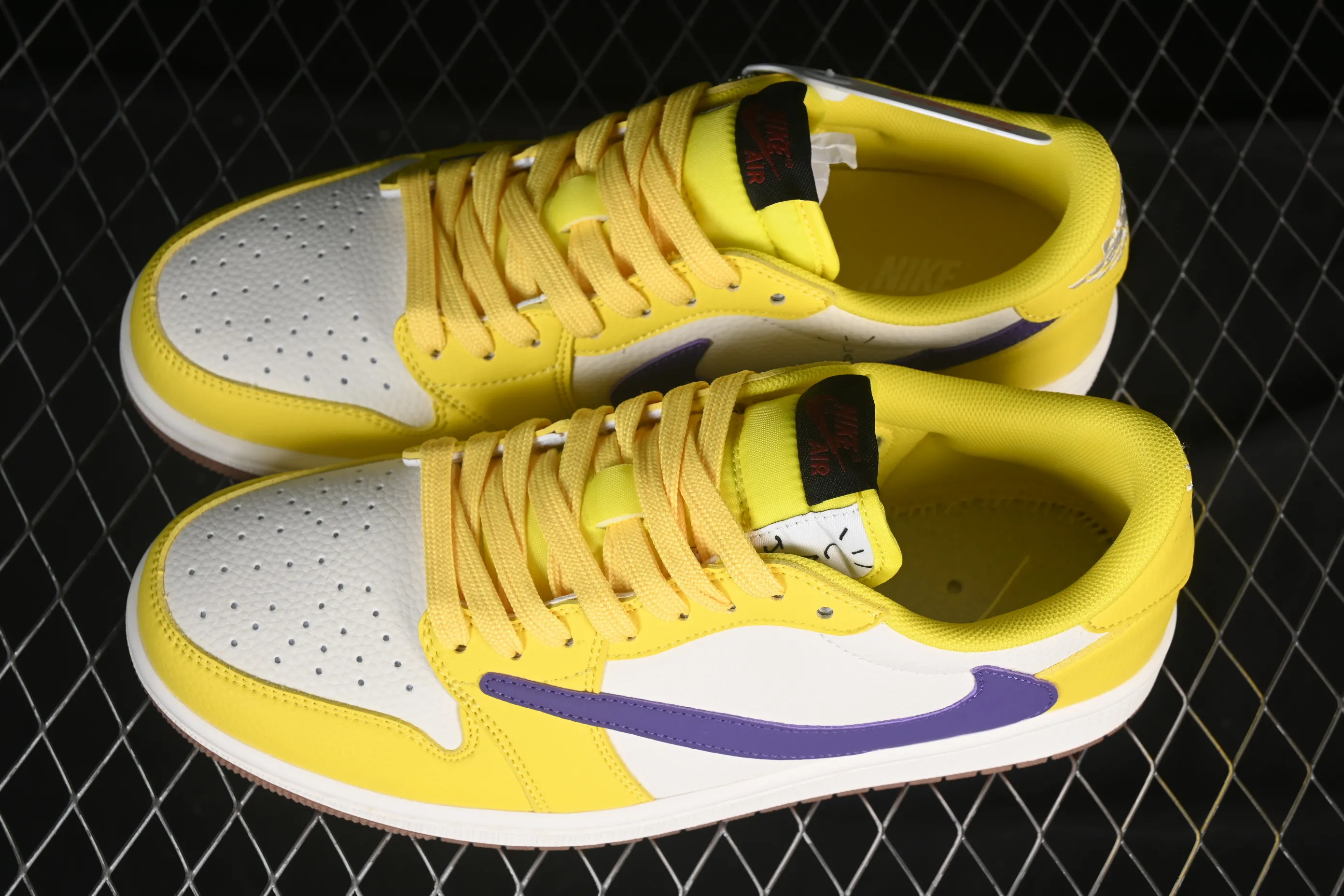 All categories Air Jordan Jordan series basketball shoes Air Jordan 1 Low high-end customized low-top sneakers Travis Scott x Fragment Design x Air Jordan 1 Low OG SP AJ1 Joe 1 joint model low-top cultural casual sneakers DN6901-096
